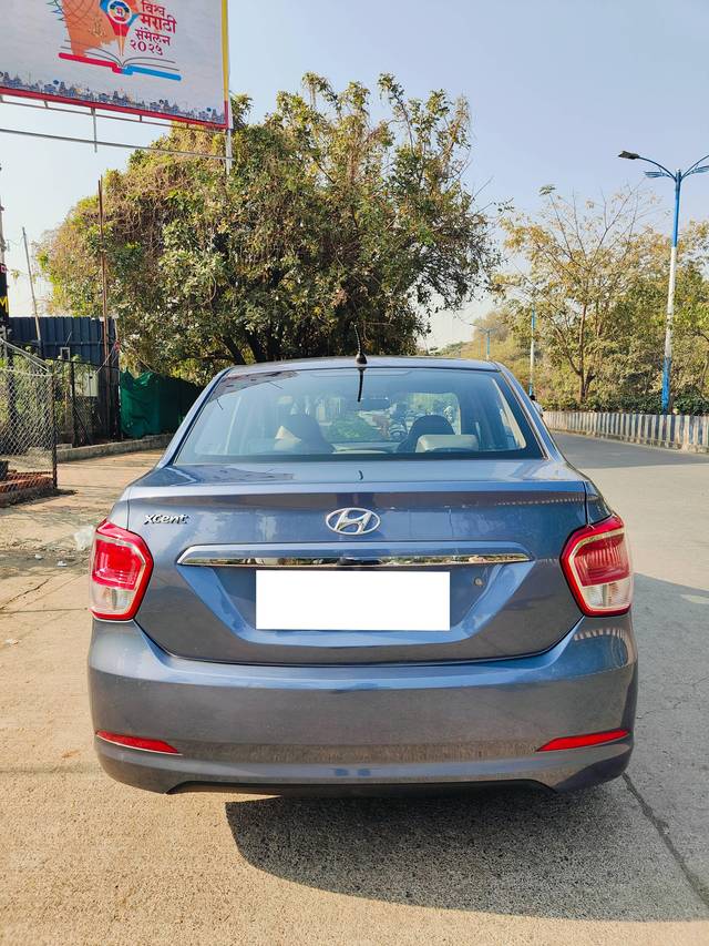 https://images10.gaadi.com/usedcar_image/4334875/original/processed_1bb514bb99eff8cf30cbb28845e40dc0.jpg?imwidth=6401