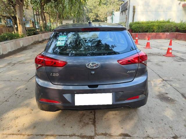 https://images10.gaadi.com/usedcar_image/4334878/original/processed_39f9ae20e78588a900fb52a5eb1623af.jpeg?imwidth=6401