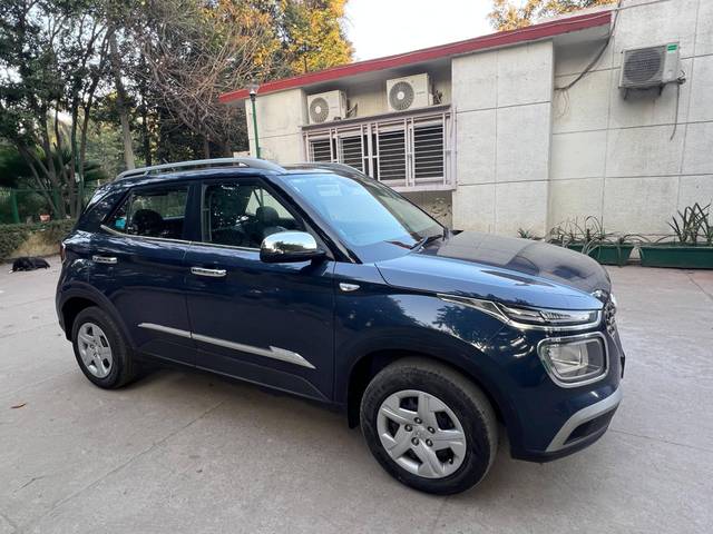 https://images10.gaadi.com/usedcar_image/4334881/original/processed_35ad6ec72d065407556c2f29fb1446bc.jpeg?imwidth=6400