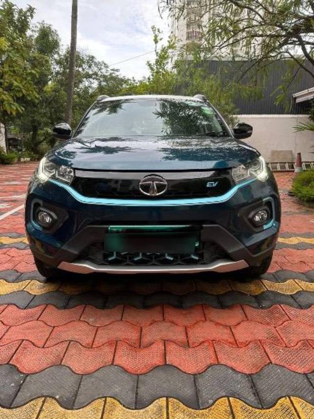 https://images10.gaadi.com/usedcar_image/4335066/original/processed_c0d18e32-275d-4bb7-828b-206113856dca.jpeg?imwidth=6400