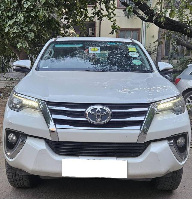 https://images10.gaadi.com/usedcar_image/4335088/original/processed_e06a68313af30439f95db21b231e6e93.jpg?imwidth=6402