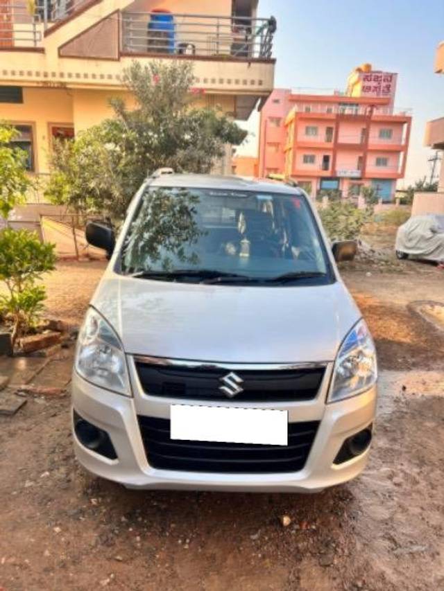 https://images10.gaadi.com/usedcar_image/4335094/original/processed_20e8c7d3-87d8-43b0-a843-f9fd3b69e37f.jpeg?imwidth=6402