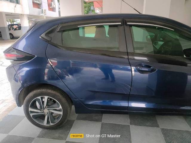 https://images10.gaadi.com/usedcar_image/4335120/original/processed_05b741f6-f1b4-4da8-8c5c-130a04ab8337.jpg?imwidth=6401