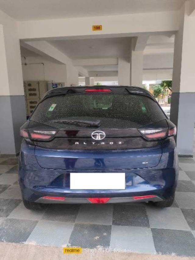 https://images10.gaadi.com/usedcar_image/4335120/original/processed_f7448604-3a63-4c5d-a5e7-83ff9baa5d76.jpg?imwidth=6402