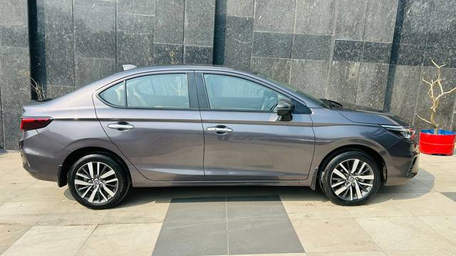 https://images10.gaadi.com/usedcar_image/4335243/original/66597bfd2ef90d077c2632280eeb1119.jpg?imwidth=6401