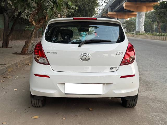 https://images10.gaadi.com/usedcar_image/4335306/original/processed_6ec4974d4cb40a4023cdfd4ffb987a09.jpg?imwidth=6402