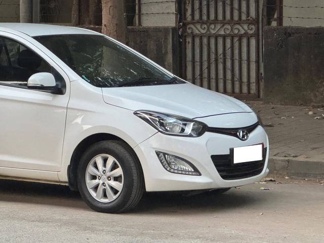 https://images10.gaadi.com/usedcar_image/4335306/original/processed_6ef27d6050eeb1300c6b315f167b1297.jpg?imwidth=6400