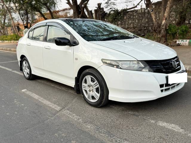 https://images10.gaadi.com/usedcar_image/4335379/original/processed_433f9496e92a16b5f1bbd2b799cc1a4f.jpg?imwidth=6400