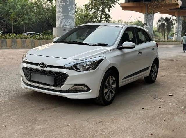 https://images10.gaadi.com/usedcar_image/4335399/original/processed_420a599b306fab7143a20f2ee569295c.jpg?imwidth=6402