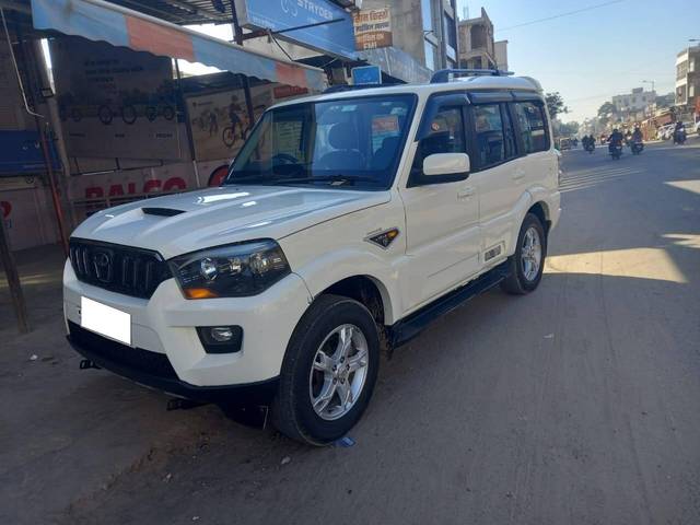 https://images10.gaadi.com/usedcar_image/4335493/original/processed_40b3ad08517ce757ed65679b5ea0a272.jpg?imwidth=6400