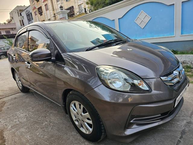 https://images10.gaadi.com/usedcar_image/4335535/original/59de2f3af86ccd29def354b87272de85.jpg?imwidth=6400