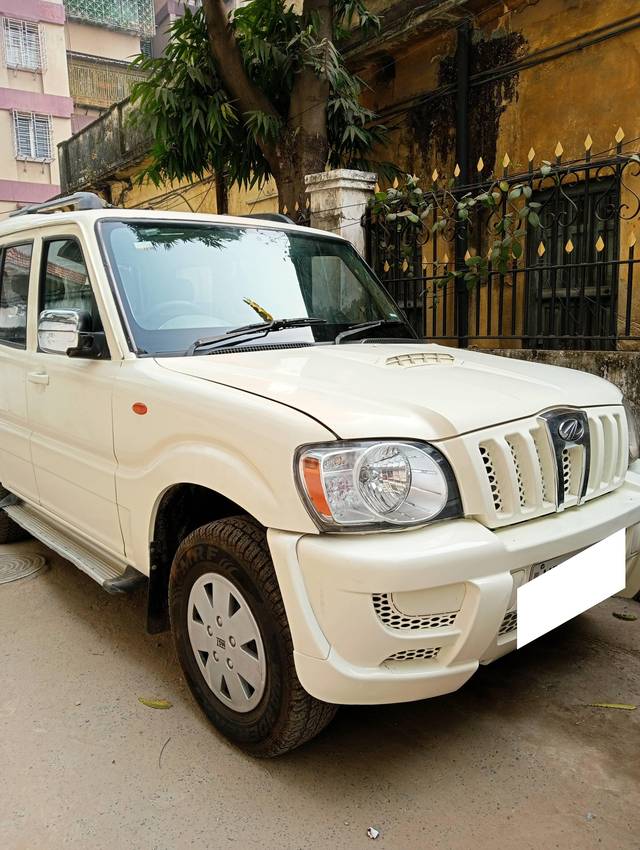 https://images10.gaadi.com/usedcar_image/4335547/original/processed_45ea24a350aa4c45384ebe36fdfcf051.jpg?imwidth=6400