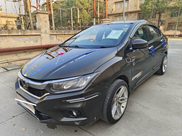 https://images10.gaadi.com/usedcar_image/4335582/original/processed_2ceec2e2ce92005c2d9dffdbb07ea728.jpg?imwidth=6402