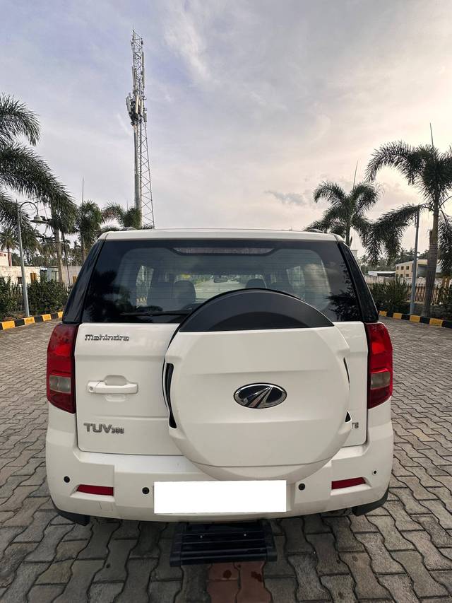 https://images10.gaadi.com/usedcar_image/4335586/original/processed_0270b9483c07bf11bbf910c953dc8d0f.jpg?imwidth=6402