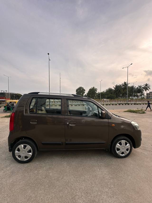 https://images10.gaadi.com/usedcar_image/4335604/original/7dcf9f4d68d1bcdde21a4fe3336641df.jpg?imwidth=6401