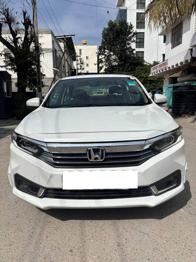 https://images10.gaadi.com/usedcar_image/4335608/original/processed_9a71026314be4d41ed904afc6d4441b5.jpeg?imwidth=6400