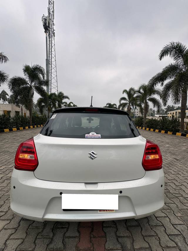 https://images10.gaadi.com/usedcar_image/4335614/original/processed_6a61aba8cc84b542dc74cb643a939774.jpg?imwidth=6402