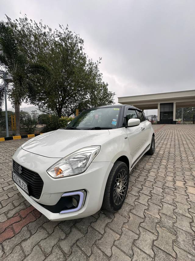 https://images10.gaadi.com/usedcar_image/4335614/original/processed_7fc40c8b479392e2df5740c6d5b14ea5.jpg?imwidth=6400