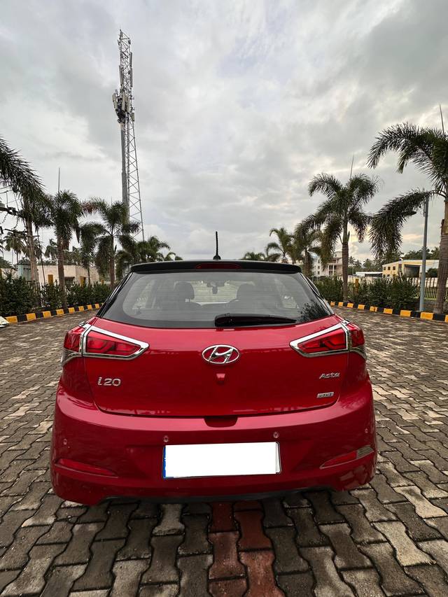 https://images10.gaadi.com/usedcar_image/4335701/original/processed_7d8abe8230d91455f7be84f76665bf9a.jpg?imwidth=6402