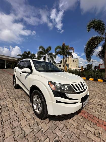Mahindra XUV500 R W10 FWD