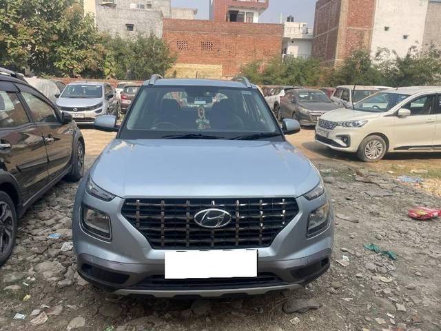 https://images10.gaadi.com/usedcar_image/4335760/original/833bb54ff7d1b44e52e31f37ee47aa8d.jpg?imwidth=6400