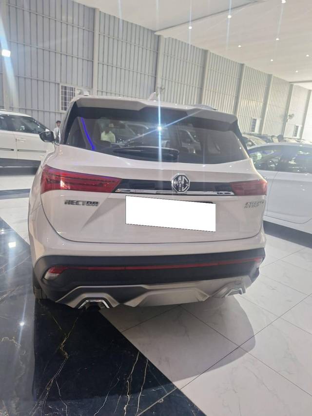 https://images10.gaadi.com/usedcar_image/4335812/original/processed_1c485ee6cc9270beb119e75d2d93ed63.jpg?imwidth=6401