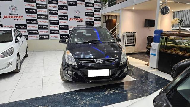 https://images10.gaadi.com/usedcar_image/4335838/original/processed_95427c63f5bb47d80a69743141899368.jpg?imwidth=6402