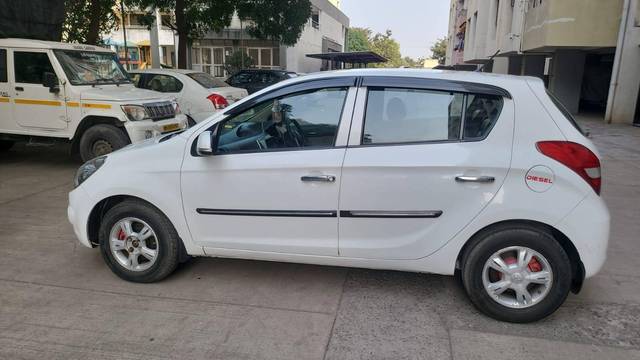 https://images10.gaadi.com/usedcar_image/4335846/original/processed_15e38ddf85f30d3363de50da8c181f9c.jpg?imwidth=6402