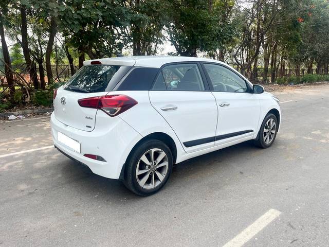 https://images10.gaadi.com/usedcar_image/4336099/original/processed_ec1c1acb07c789c85b56cfc0e1dfb0cd.jpg?imwidth=6401