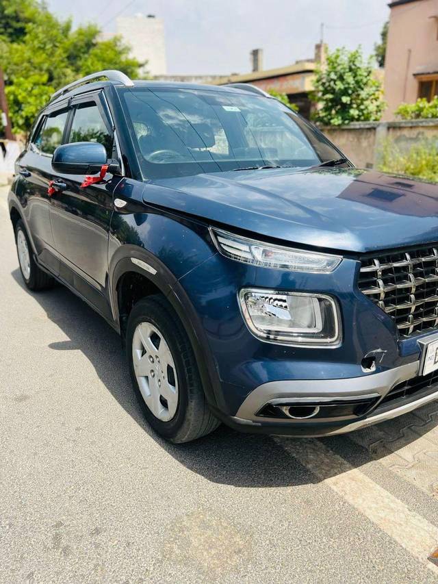 https://images10.gaadi.com/usedcar_image/4336115/original/processed_a5e69dead3fa4be9260165083357dbf3.jpg?imwidth=6400