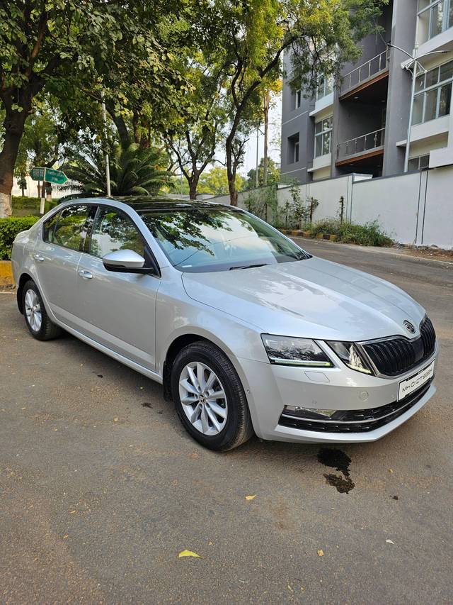 https://images10.gaadi.com/usedcar_image/4336263/original/processed_48726114f9c85fc166e0d04aacb21786.jpg?imwidth=6400