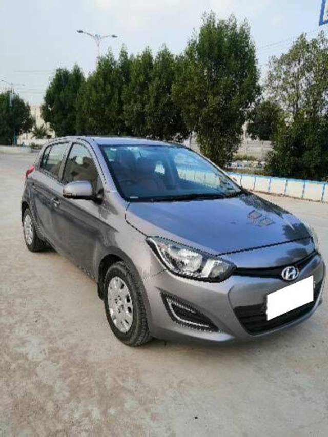 https://images10.gaadi.com/usedcar_image/4336279/original/processed_f2962c32-989a-4b57-b4bb-91bfa490a562.jpg?imwidth=6400