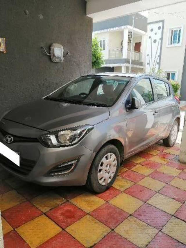 https://images10.gaadi.com/usedcar_image/4336279/original/processed_fd2c145b-8076-4468-bed0-89456cb647a9.jpg?imwidth=6402