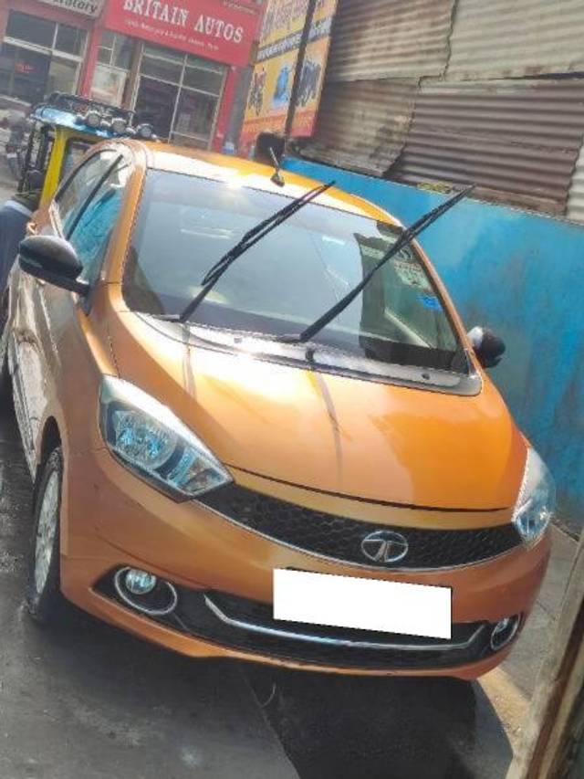 https://images10.gaadi.com/usedcar_image/4336288/original/processed_0e460e08-1467-4019-8e90-df6f6d498796.jpg?imwidth=6402