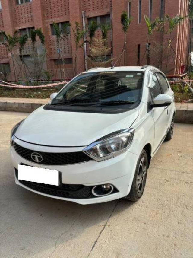 https://images10.gaadi.com/usedcar_image/4336382/original/6a6d89f996624b10dd0dc94365405736.jpg?imwidth=6400