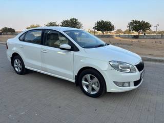 Skoda Rapid 2014-2016 Skoda Rapid 1.5 TDI AT Ambition