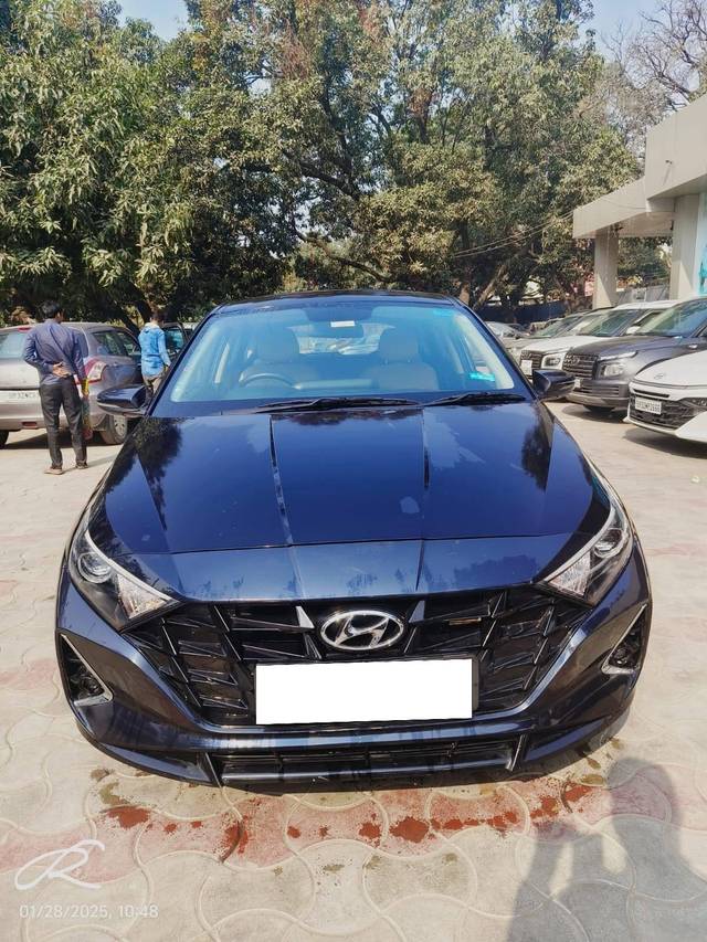 https://images10.gaadi.com/usedcar_image/4336622/original/processed_b5cd83bbeaedd25fbe5e5a8b81f6e646.jpg?imwidth=6401