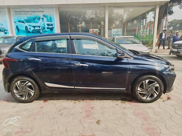 https://images10.gaadi.com/usedcar_image/4336622/original/processed_db61203c393937403d9a0b4b4f0c9007.jpg?imwidth=6402