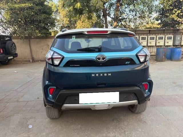 https://images10.gaadi.com/usedcar_image/4336977/original/processed_processed_e982258f-1765-46d3-bc48-af1203d21c48.jpeg?imwidth=6402