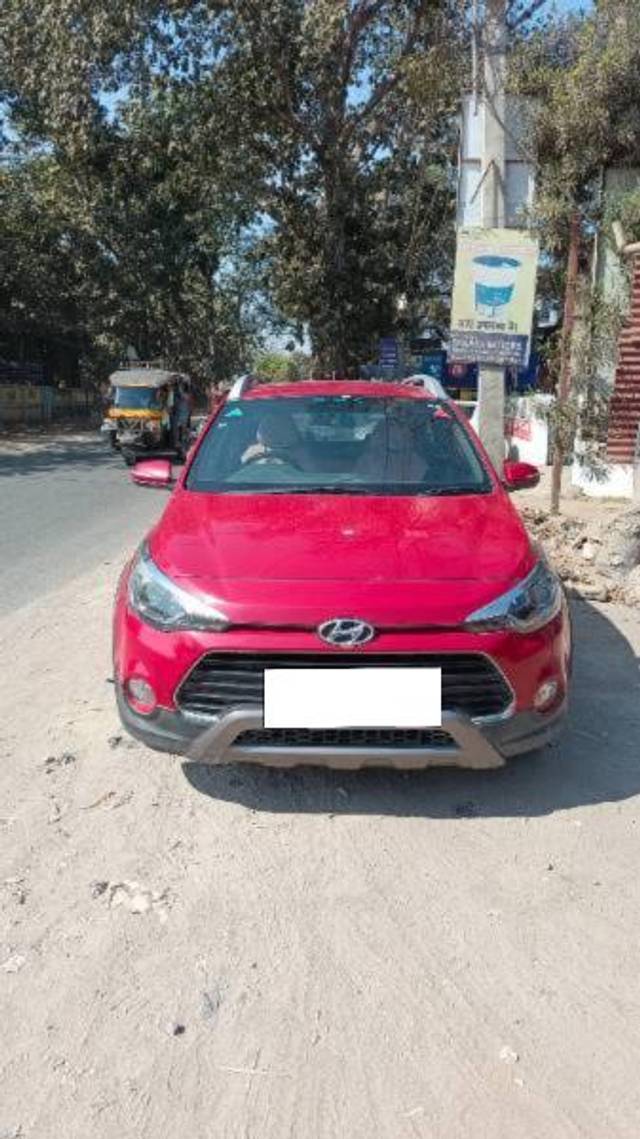 https://images10.gaadi.com/usedcar_image/4337312/original/processed_5af4b9ca-dcfc-48e8-9b0d-2d53c2c67916.jpg?imwidth=6401