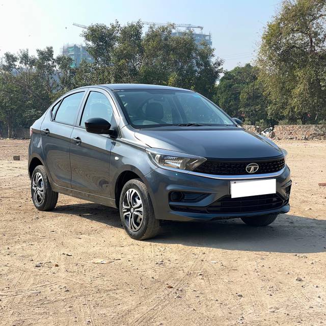 https://images10.gaadi.com/usedcar_image/4337315/original/processed_b8a37d0f5f7387253a1428ef1b5ed3b4.jpg?imwidth=6400