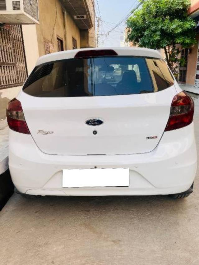 https://images10.gaadi.com/usedcar_image/4337318/original/processed_a92559f6-5e0b-40a6-a265-72c0f046fcc3.jpeg?imwidth=6402