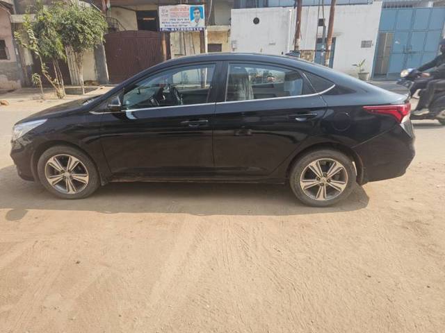 https://images10.gaadi.com/usedcar_image/4337377/original/f6b88cf8cdddc4e6ca10f49423ba2275.jpg?imwidth=6402