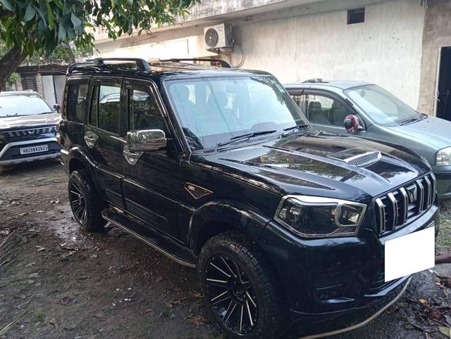 https://images10.gaadi.com/usedcar_image/4337417/original/processed_b5237000a7c59fde71f824ff46ea67ac.jpg?imwidth=6400