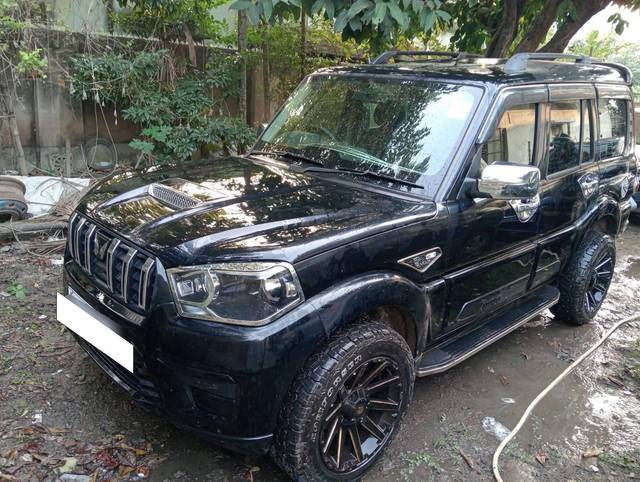 https://images10.gaadi.com/usedcar_image/4337417/original/processed_d851a951869fb40bf899b08072823859.jpg?imwidth=6402