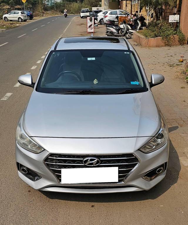 https://images10.gaadi.com/usedcar_image/4337447/original/processed_756dcfa6847c585f418a626c78301c18.jpg?imwidth=6400