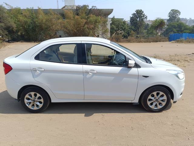 https://images10.gaadi.com/usedcar_image/4337480/original/490c17d660fc5c8abaa5ddfea84a4255.jpg?imwidth=6401