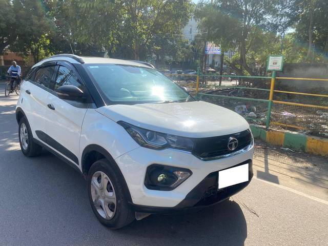 https://images10.gaadi.com/usedcar_image/4337525/original/processed_6f297486b932968b4cf0f171871cb93a.jpg?imwidth=6400