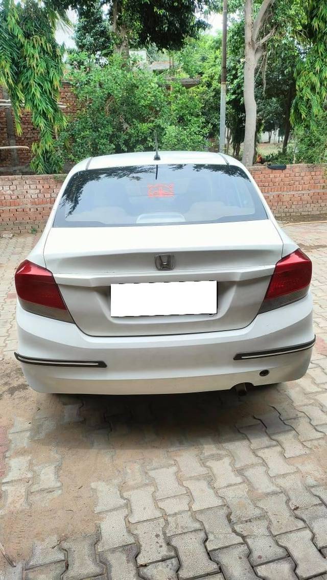 https://images10.gaadi.com/usedcar_image/4337546/original/processed_d0c187d8e4f2334b1545acd78219baab.jpg?imwidth=6401