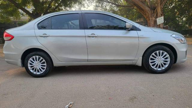 https://images10.gaadi.com/usedcar_image/4337552/original/processed_cdfc5733de72f421d68d65278bcd70e7.jpg?imwidth=6401